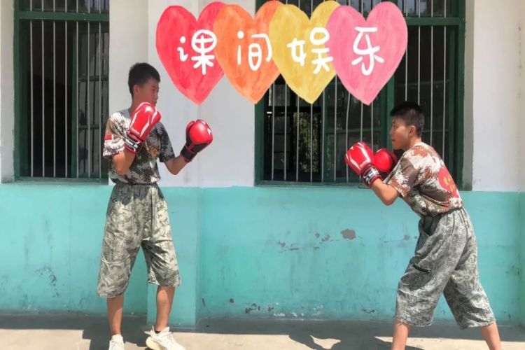 湖北西典心理少年军校课间娱乐